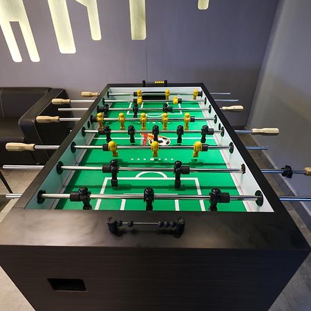 Ceylonz Suites By Mykey Kuala Lumpur Kültér fotó A table football table