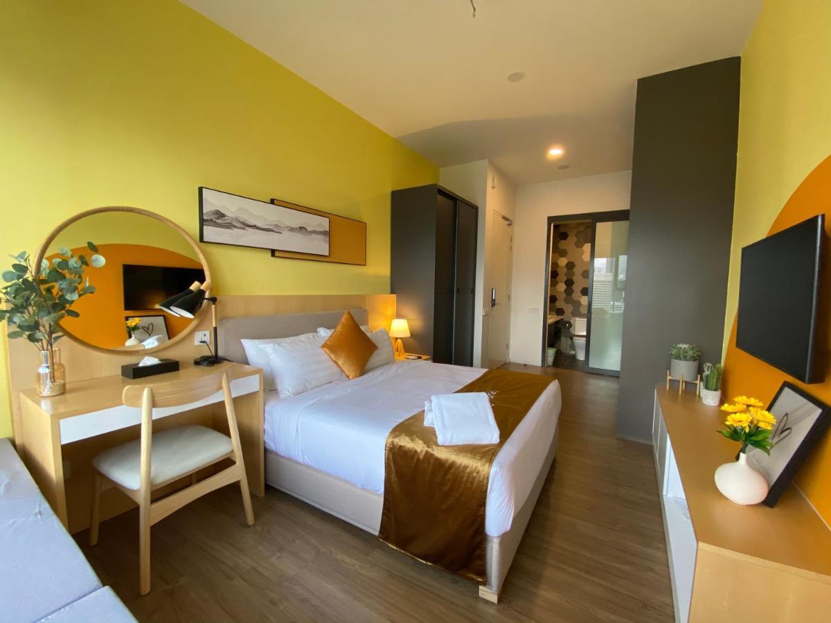 Ceylonz Suites By Mykey Kuala Lumpur Kültér fotó A bedroom at the hotel