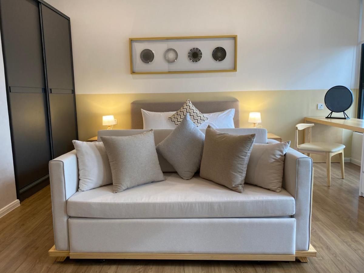 Ceylonz Suites By Mykey Kuala Lumpur Kültér fotó A sofa bed