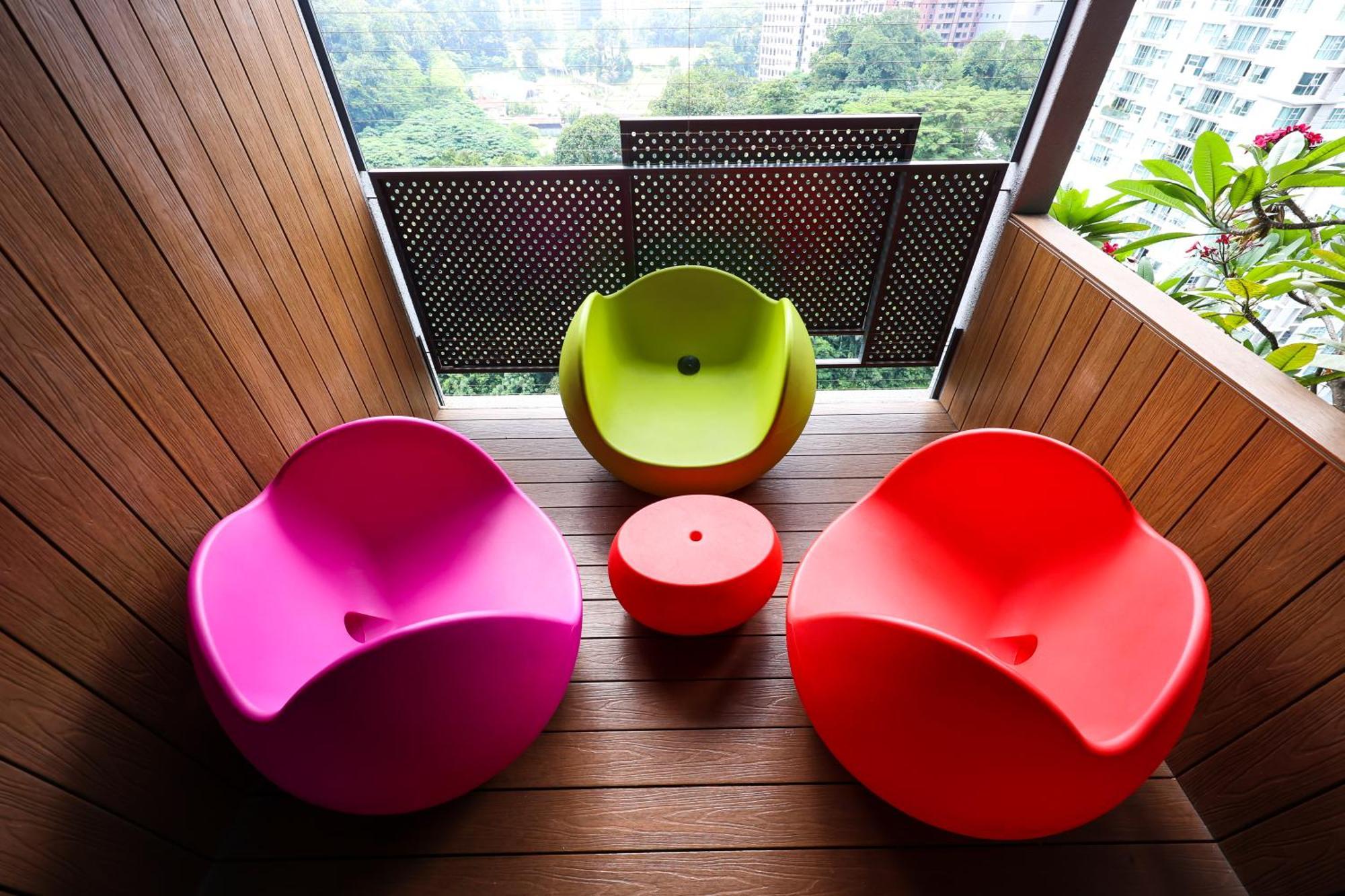 Ceylonz Suites By Mykey Kuala Lumpur Kültér fotó Ball chairs