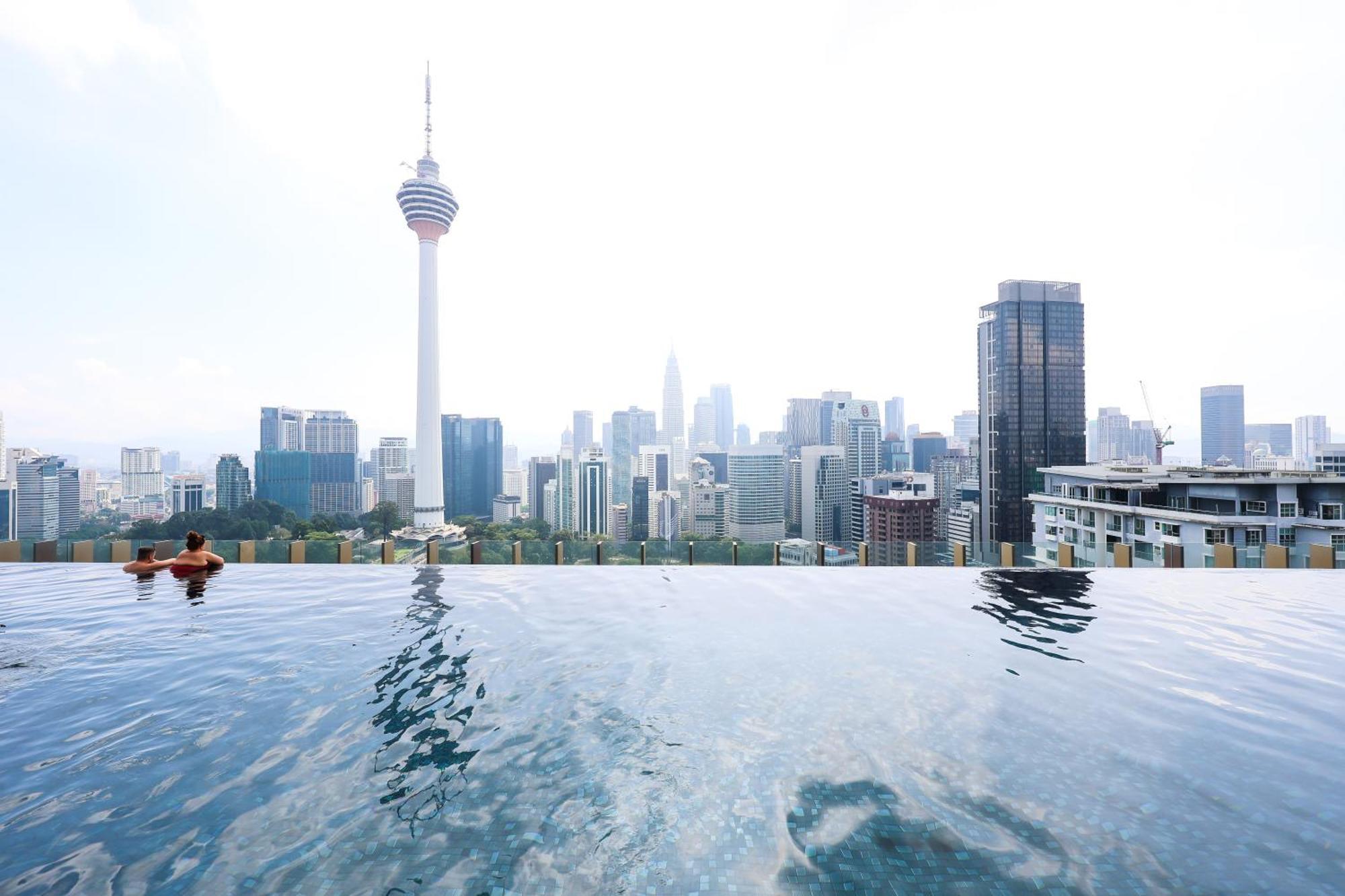 Ceylonz Suites By Mykey Kuala Lumpur Kültér fotó Kuala Lumpur skyline