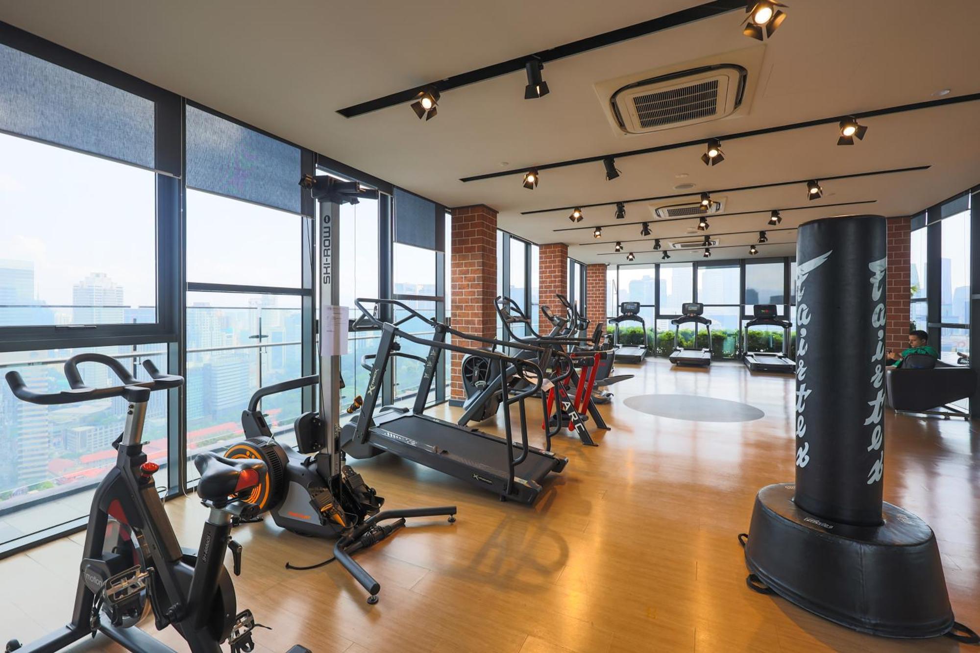 Ceylonz Suites By Mykey Kuala Lumpur Kültér fotó A gym in a condominium