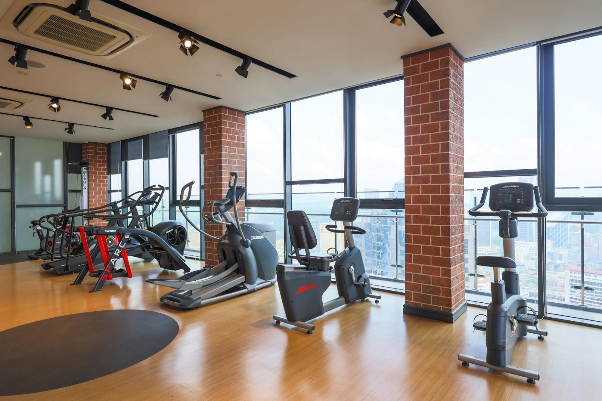 Ceylonz Suites By Mykey Kuala Lumpur Kültér fotó A gym in Japan